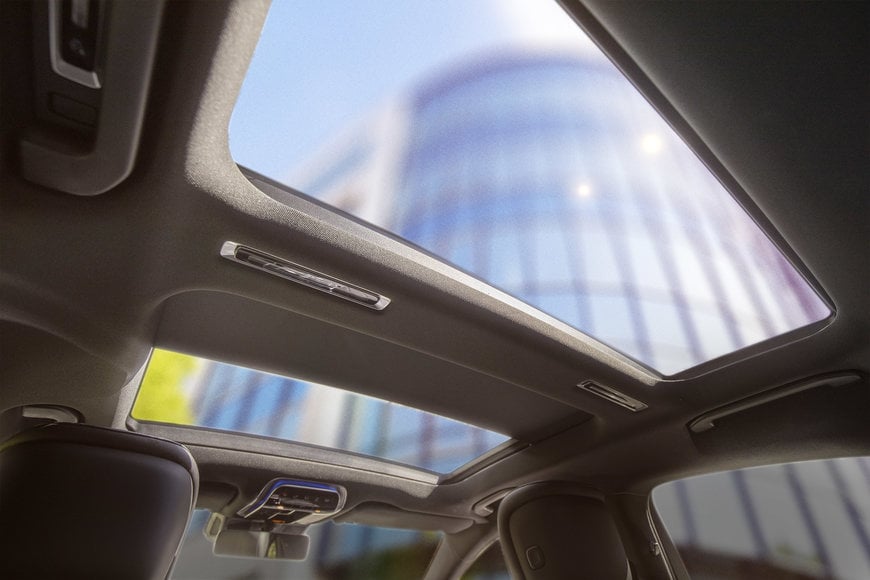 Extravagante Optik trifft smarten Bedienkomfort: Das Panorama-Schiebedach von Webasto in der neuen Mercedes-Benz S-Klasse